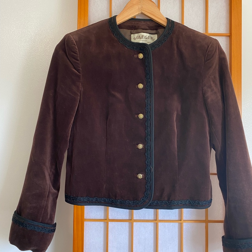 • Vintage brown velvet jacket •